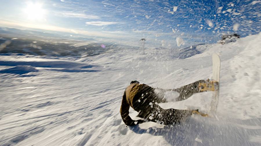 Verletzt im Schnee - Erste Hilfe bei Skiunfällen